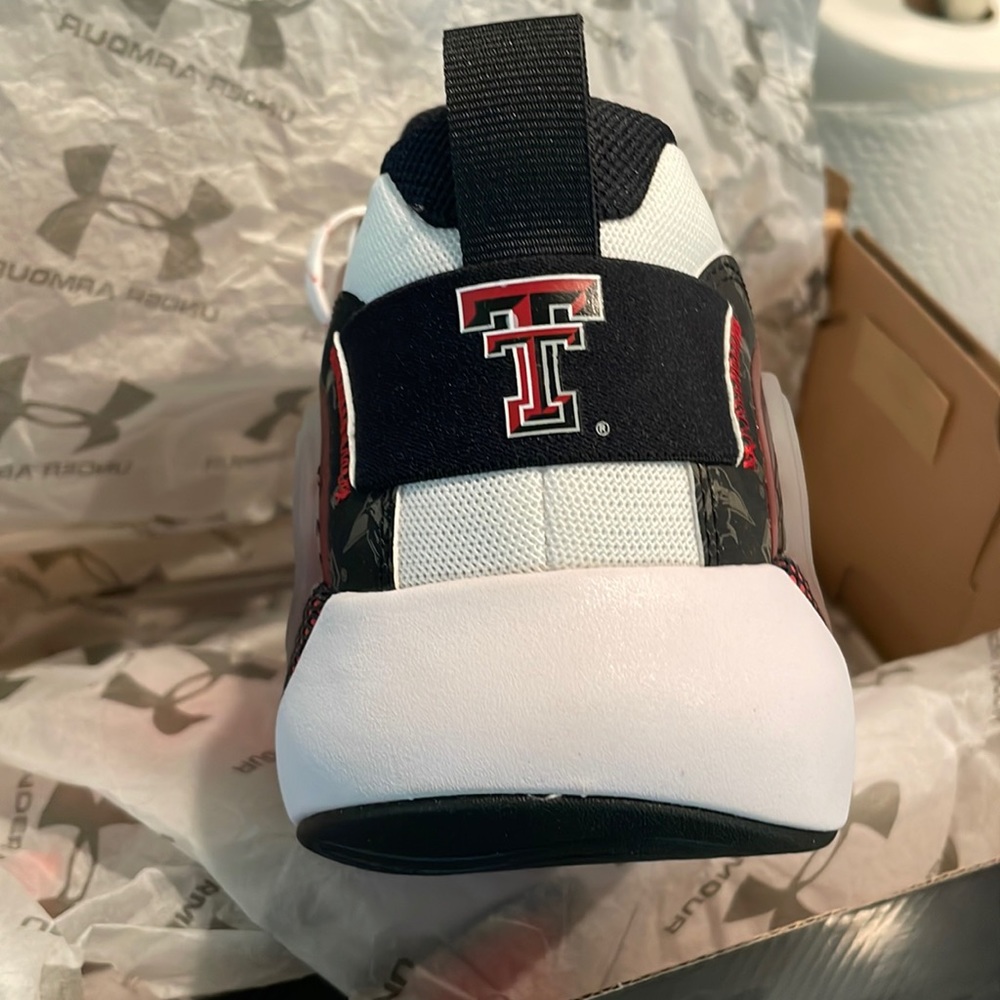 Under Armour UA Texas Tech NCAA HOVR Apex 3 Shoes men’s 12 New in box NIB